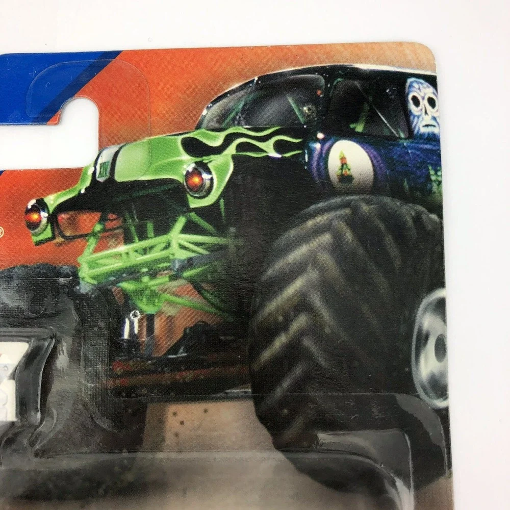 Hot Wheels Monster Jam Monster Truck Sergeant Smash #20 Camo Die Cast 1/64 Scale